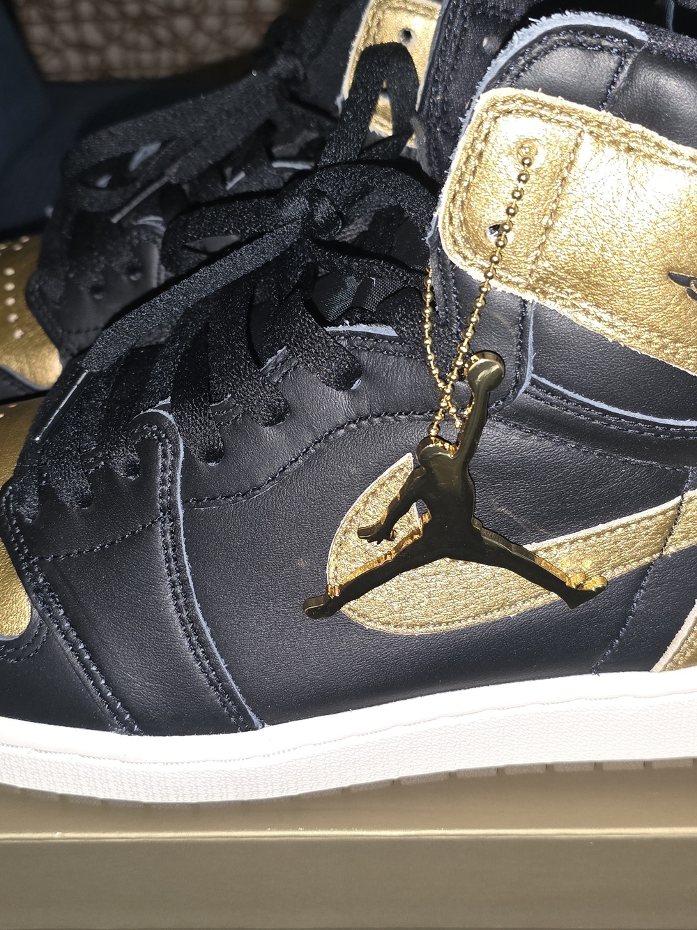 Air Jordan 1 High Og Mens Size 13 - Picture 2 of 4